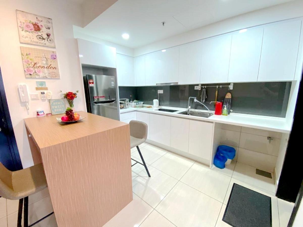 נוסג'יה Almas Suites Puteri Harbour מראה חיצוני תמונה