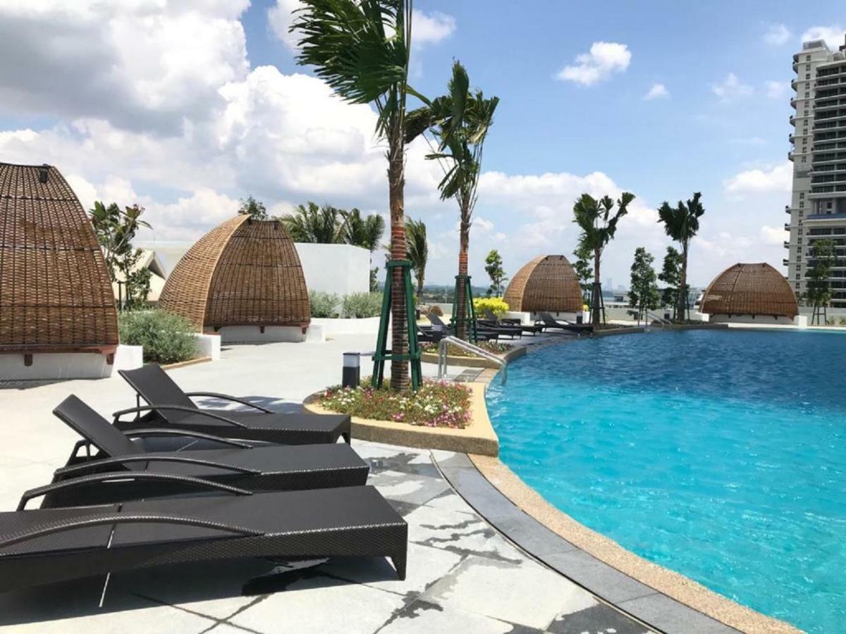 נוסג'יה Almas Suites Puteri Harbour מראה חיצוני תמונה