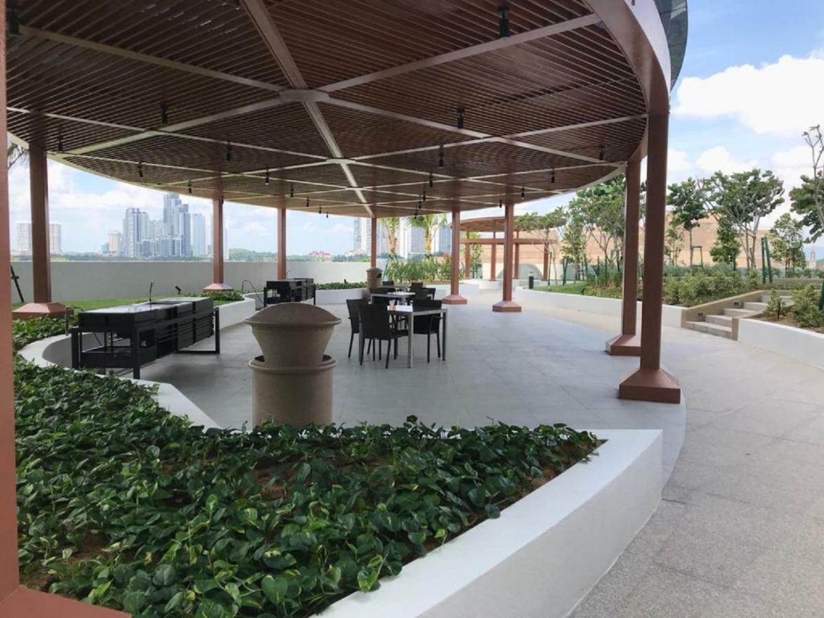נוסג'יה Almas Suites Puteri Harbour מראה חיצוני תמונה