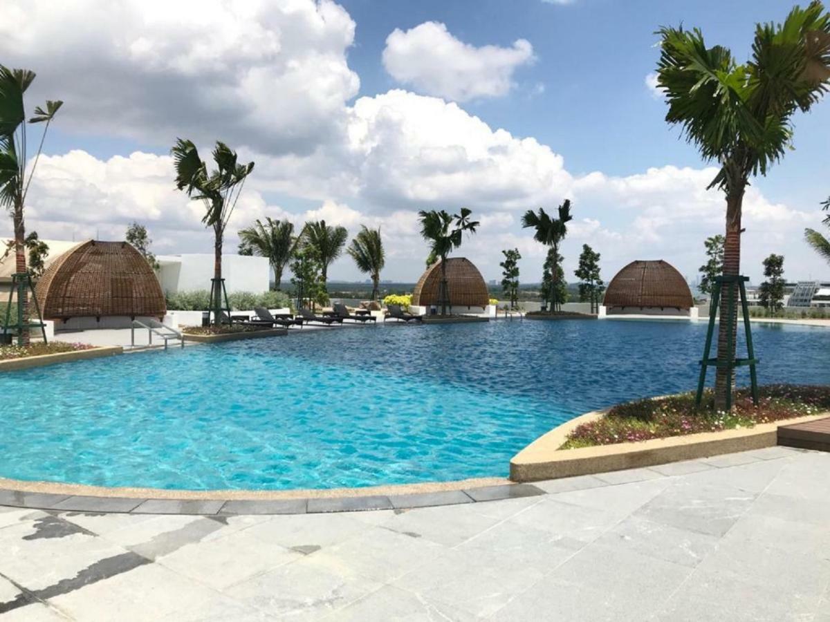 נוסג'יה Almas Suites Puteri Harbour מראה חיצוני תמונה